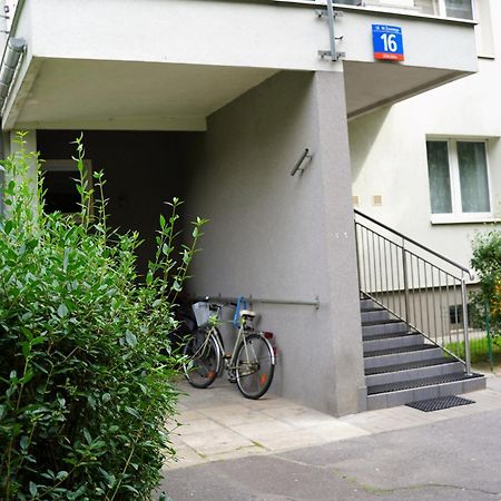 Nice Apartament With Small Tub وارسو المظهر الخارجي الصورة