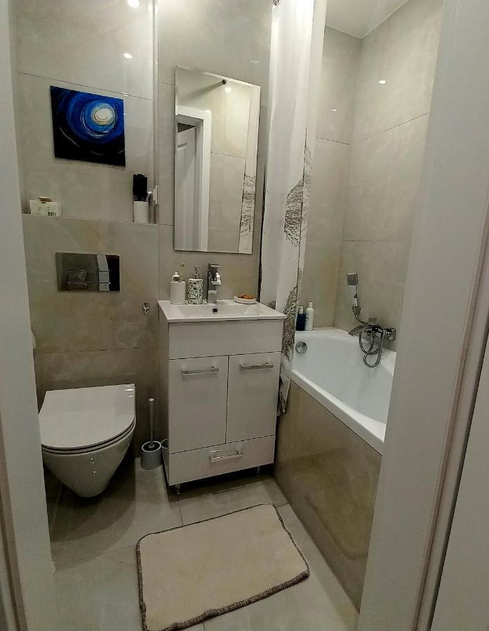 Nice Apartament With Small Tub وارسو المظهر الخارجي الصورة
